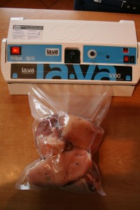 Vakuumiertes-Fleisch-mit-LA.VA-Gerät-à-la-Gaumen-Knall