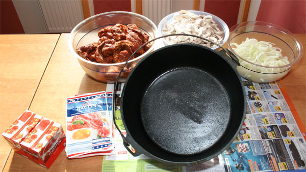 Dutch-Oven-Boden-mit-Bacon-auslegen