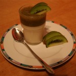 Buttermilch Panna Cotta mit Kiwi Soße