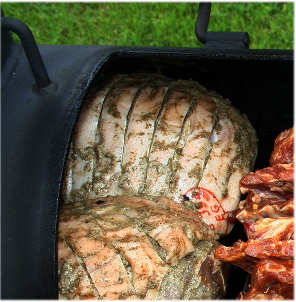 Der Colombia Braten a la Gaumen Knall kommt für 4 Stunden bei 120 Grad in den Grill